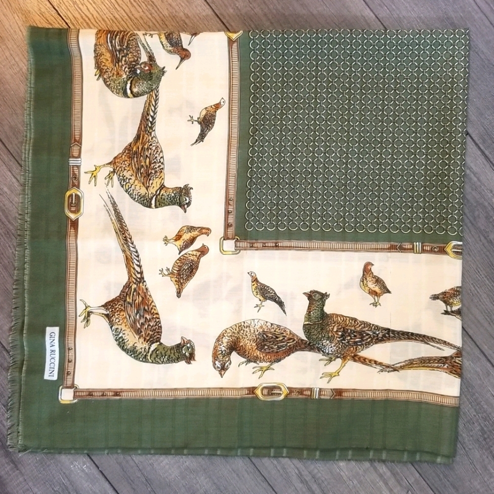 Elegant Green and Cream Scarf - Picture 6 of 9